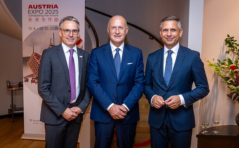 ABA-Geschäftsführer René Tritscher, Nidec ACIM CEO Valter Taranzano und Wolfgang Hattmannsdorfer, Bundesminister für Wirtschaft, Energie und Tourismus, bei der Bekanntgabe der Investitionen des Unternehmens in der Steiermark 