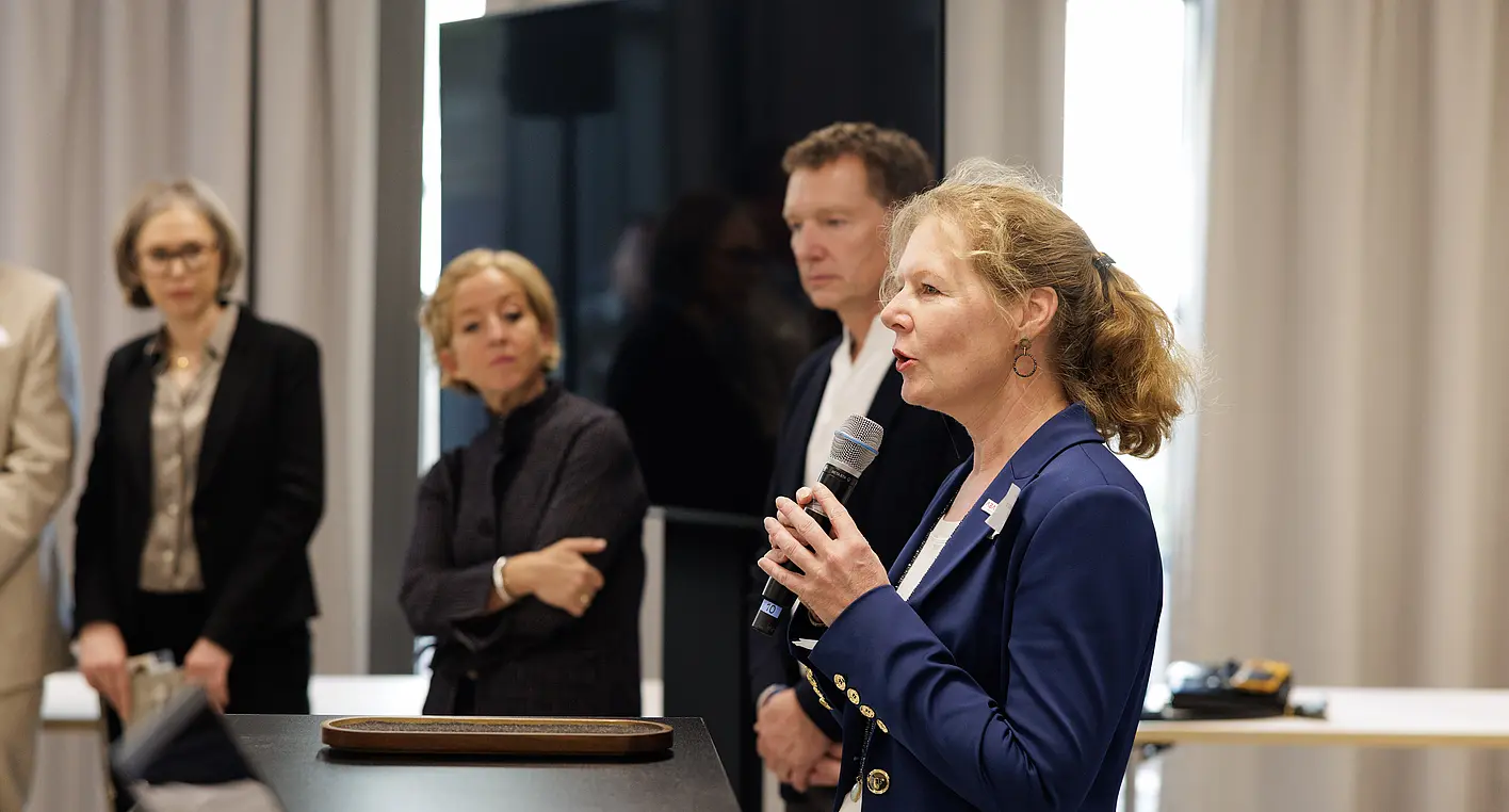 On the podium, from left to right: Michaela Fritz, Vice Rector for Research, MedUni; Antonia Müller, Head of the GMP Facility, MedUni; Walter Berger, Deputy Director of the Center for Cancer Research, MedUni