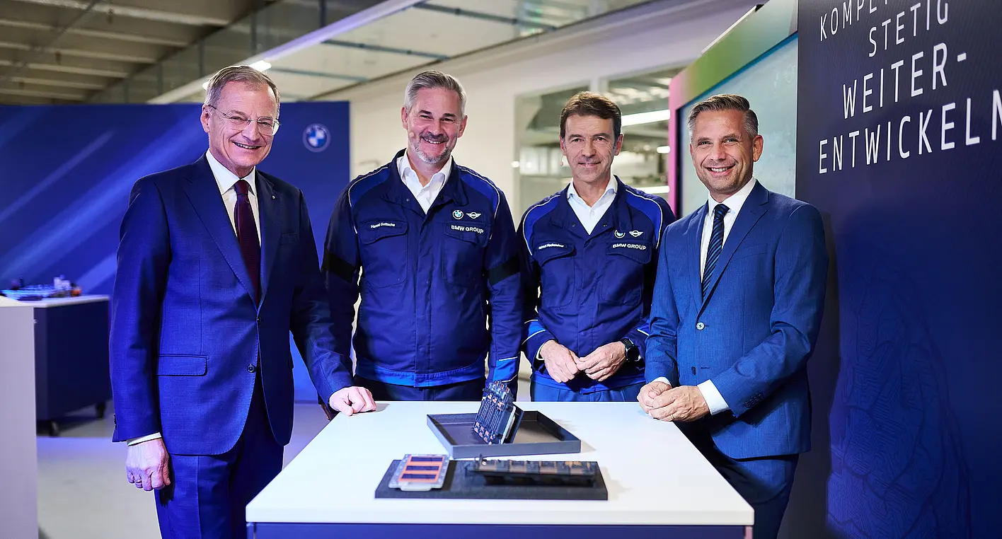 v.l.n.r.: Landeshauptmann Thomas Stelzer; Harald Gottsche, Geschäftsführer der BMW Motoren GmbH; Helmut Hochsteiner, Leiter der E-Antriebsproduktion im BMW Group Werk Steyr; Wirtschaftsminister Wolfgang Hattmannsdorfer