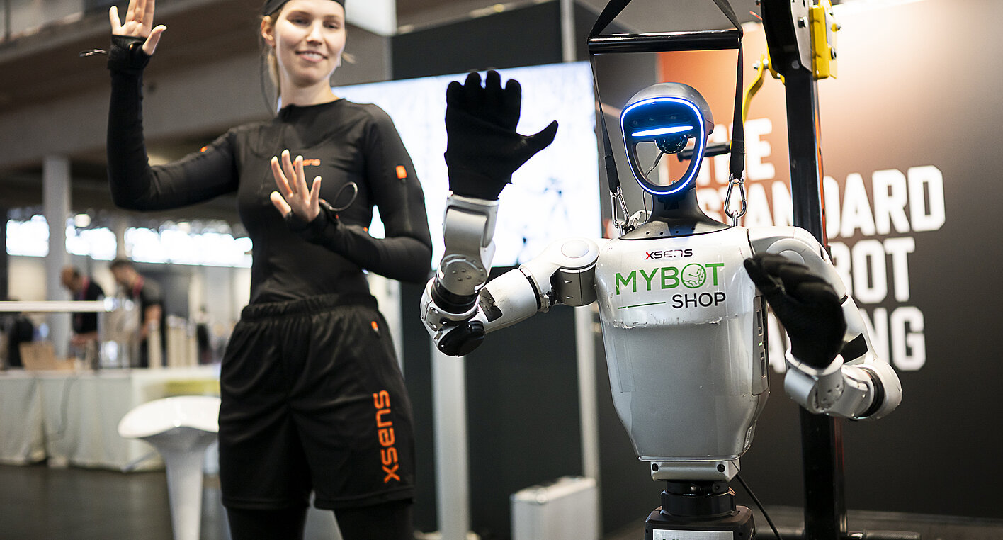 The humanoid robot developed by the Dutch company Xsens can perform pantomime.