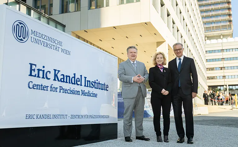 Bei der feierlichen Eröffnung am MedUni Campus AKH waren unter anderem auch Wiens Bürgermeister Michael Ludwig sowie Wissenschaftsministerin Eva-Maria Holzleitner anwesend. 