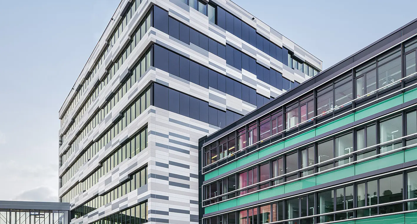 The Angelika Amon Research Building in Vienna is home to more than 150 cancer researchers and, with its state-of-the-art infrastructure, strengthens Austria’s position as a hub for the life sciences. It is named after the leading Austrian researcher Angelika Amon.