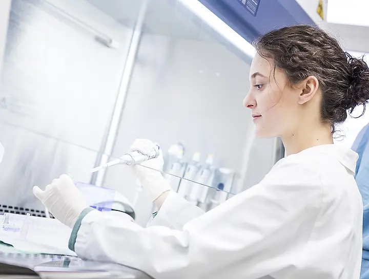 Frau in Labor