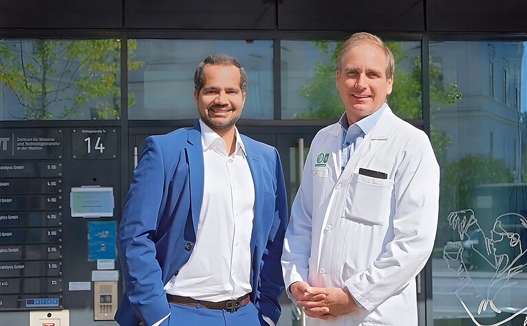 Dr. Nisit Khandelwal (links) und Prof. Dr. Philipp J. Jost von Cycuria: Das Grazer Startup entwickelt eine zielgerichtete Therapie für Blutkrebs.