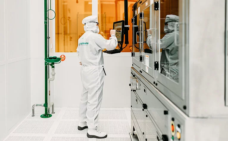 Im Forschungsreinraum von Silicon Austria Labs wird künftig für die erste europäische Pilotlinie für Ionenfallen-Chips gearbeitet.