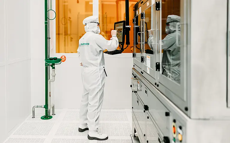Im Forschungsreinraum von Silicon Austria Labs wird künftig für die erste europäische Pilotlinie für Ionenfallen-Chips gearbeitet.